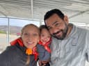 Tere y Mauricio, papás de Mateo, familia asegurada